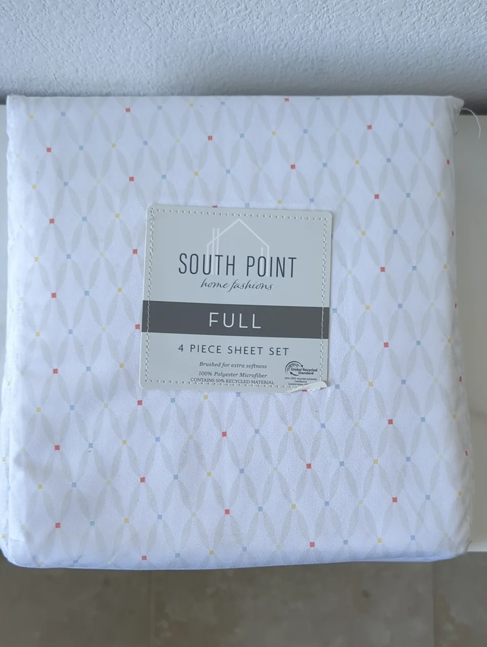 Full 4-Piece Sheet Set - White with Pastel Accents - Maise Geo
